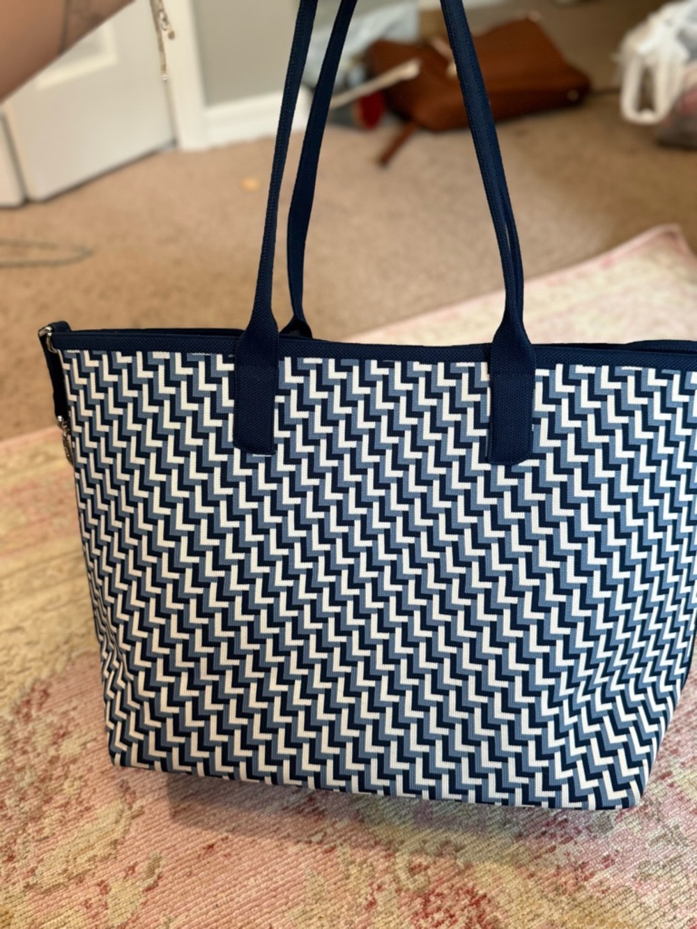 lululemon athletica Navy and White Geometric Woven Tote - Picture 4 of 4